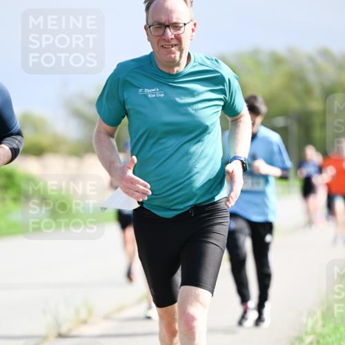 07.04.2024 - 43. Internationalen Wilhelmsburger Insellauf Dr. Thomas Lammeyer http://msf.ph/oto/6050574 07.04.2024 11:18:35 Laufen 27 meine-sportfotos.de