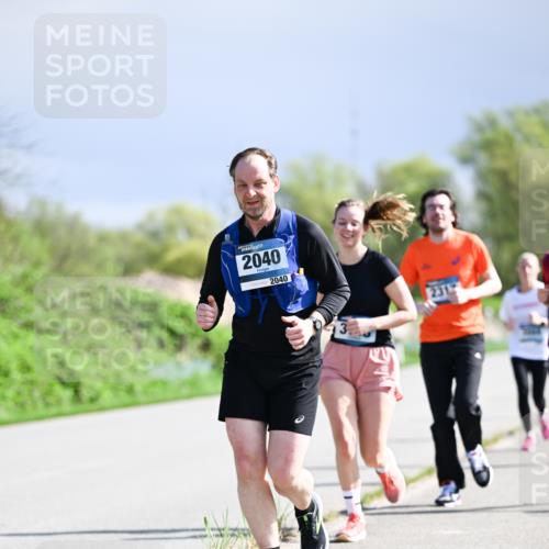 07.04.2024 - 43. Internationalen Wilhelmsburger Insellauf Dr. Thomas Lammeyer http://msf.ph/oto/6050628 07.04.2024 11:18:46 Laufen 2040, 2040, 3, 231 meine-sportfotos.de