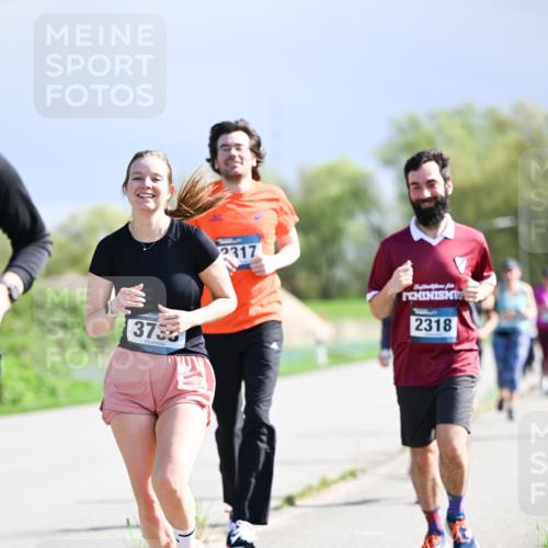 07.04.2024 - 43. Internationalen Wilhelmsburger Insellauf Dr. Thomas Lammeyer http://msf.ph/oto/6050638 07.04.2024 11:18:48 Laufen 3733, 2317, 2318 meine-sportfotos.de