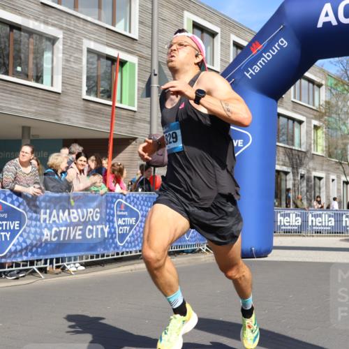 07.04.2024 - 43. Internationalen Wilhelmsburger Insellauf Strokosch-Dieckow http://msf.ph/oto/6050648 07.04.2024 11:17:00 Ziel 2368, 3688, 3829 meine-sportfotos.de