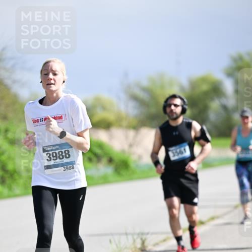 07.04.2024 - 43. Internationalen Wilhelmsburger Insellauf Dr. Thomas Lammeyer http://msf.ph/oto/6050665 07.04.2024 11:18:53 Laufen 3988, 3988, 3561 meine-sportfotos.de