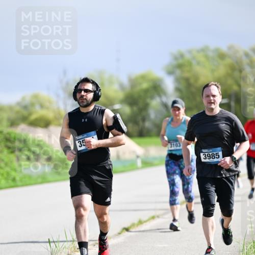 07.04.2024 - 43. Internationalen Wilhelmsburger Insellauf Dr. Thomas Lammeyer http://msf.ph/oto/6050669 07.04.2024 11:18:53 Laufen 35, 3103, 3985 meine-sportfotos.de