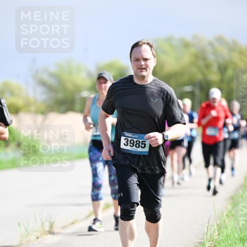 07.04.2024 - 43. Internationalen Wilhelmsburger Insellauf Dr. Thomas Lammeyer http://msf.ph/oto/6050676 07.04.2024 11:18:55 Laufen 3985 meine-sportfotos.de