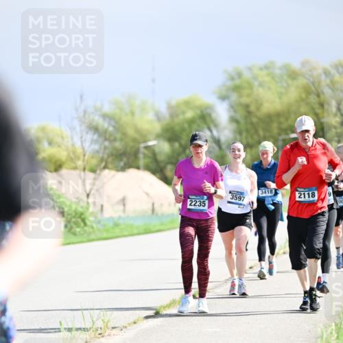 07.04.2024 - 43. Internationalen Wilhelmsburger Insellauf Dr. Thomas Lammeyer http://msf.ph/oto/6050690 07.04.2024 11:18:57 Laufen 3418, 3597, 2118, 9, 2235, 3557 meine-sportfotos.de