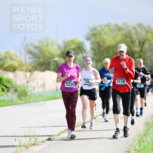 07.04.2024 - 43. Internationalen Wilhelmsburger Insellauf Dr. Thomas Lammeyer http://msf.ph/oto/6050691 07.04.2024 11:18:57 Laufen 2235, 359, 3547, 3418, 2118, 2003 meine-sportfotos.de