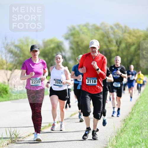 07.04.2024 - 43. Internationalen Wilhelmsburger Insellauf Dr. Thomas Lammeyer http://msf.ph/oto/6050695 07.04.2024 11:18:58 Laufen 2235, 3597, 3597, 2118, 2003 meine-sportfotos.de