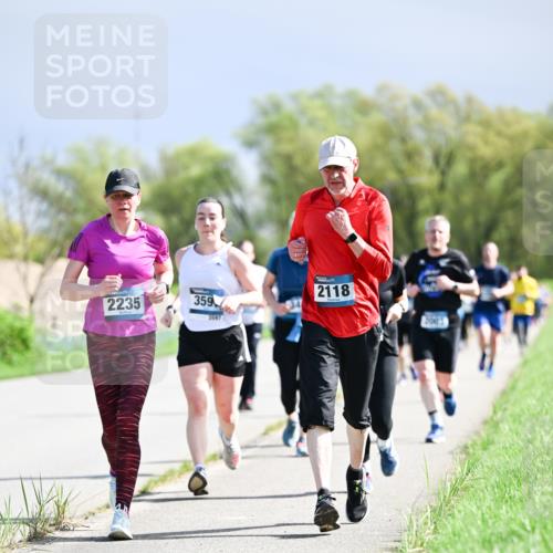 07.04.2024 - 43. Internationalen Wilhelmsburger Insellauf Dr. Thomas Lammeyer http://msf.ph/oto/6050696 07.04.2024 11:18:58 Laufen 2235, 359, 3597, 2118, 2023 meine-sportfotos.de