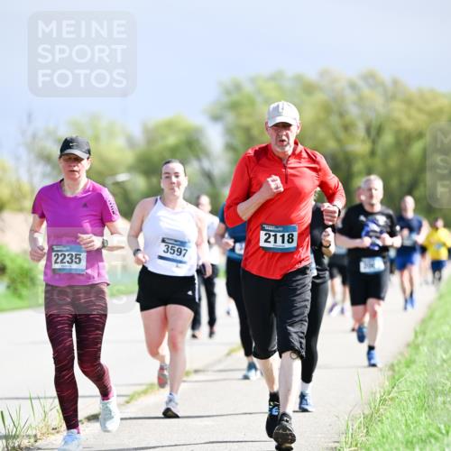 07.04.2024 - 43. Internationalen Wilhelmsburger Insellauf Dr. Thomas Lammeyer http://msf.ph/oto/6050699 07.04.2024 11:18:59 Laufen 2235, 3597, 2118 meine-sportfotos.de
