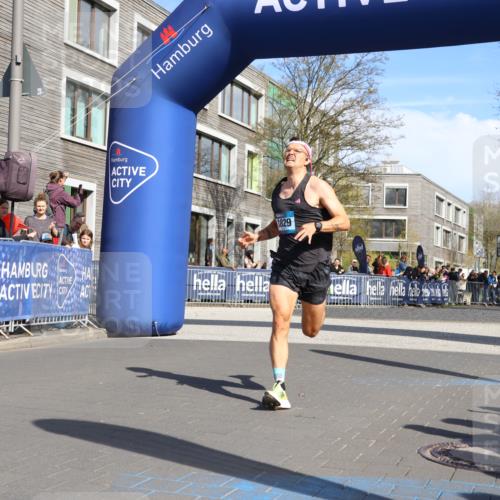 07.04.2024 - 43. Internationalen Wilhelmsburger Insellauf Strokosch-Dieckow http://msf.ph/oto/6050701 07.04.2024 11:17:00 Ziel 2368, 3688, 3829 meine-sportfotos.de