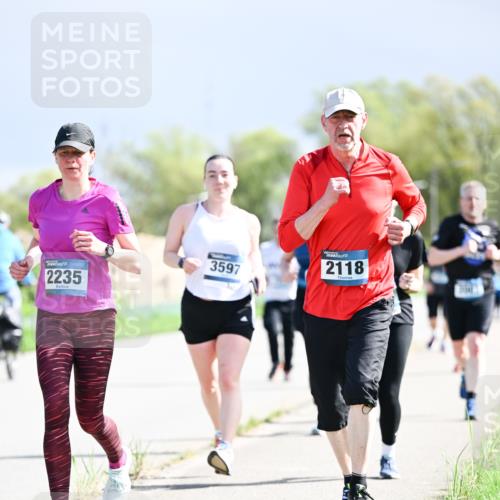 07.04.2024 - 43. Internationalen Wilhelmsburger Insellauf Dr. Thomas Lammeyer http://msf.ph/oto/6050705 07.04.2024 11:18:59 Laufen 2235, 3597, 2118 meine-sportfotos.de