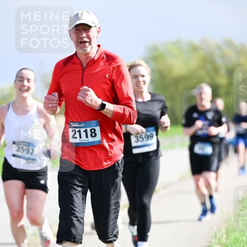 07.04.2024 - 43. Internationalen Wilhelmsburger Insellauf Dr. Thomas Lammeyer http://msf.ph/oto/6050711 07.04.2024 11:19:01 Laufen 3597, 2118, 3599 meine-sportfotos.de