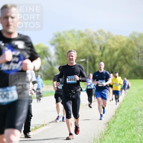07.04.2024 - 43. Internationalen Wilhelmsburger Insellauf Dr. Thomas Lammeyer http://msf.ph/oto/6050730 07.04.2024 11:19:04 Laufen 700, 3852 meine-sportfotos.de