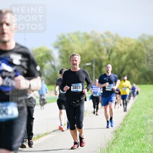 07.04.2024 - 43. Internationalen Wilhelmsburger Insellauf Dr. Thomas Lammeyer http://msf.ph/oto/6050732 07.04.2024 11:19:05 Laufen 00, 3852 meine-sportfotos.de