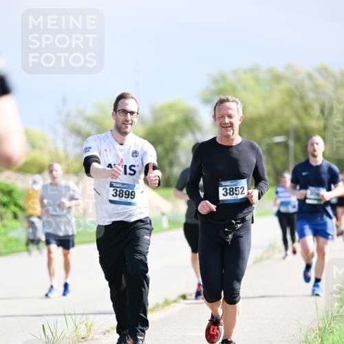 07.04.2024 - 43. Internationalen Wilhelmsburger Insellauf Dr. Thomas Lammeyer http://msf.ph/oto/6050739 07.04.2024 11:19:06 Laufen 3899, 3852, 306 meine-sportfotos.de