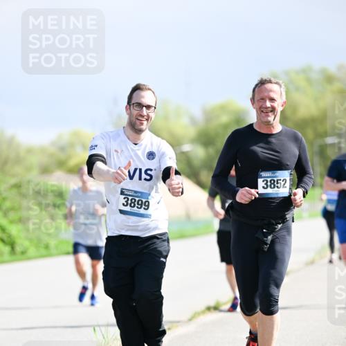 07.04.2024 - 43. Internationalen Wilhelmsburger Insellauf Dr. Thomas Lammeyer http://msf.ph/oto/6050743 07.04.2024 11:19:06 Laufen 3852, 3899 meine-sportfotos.de