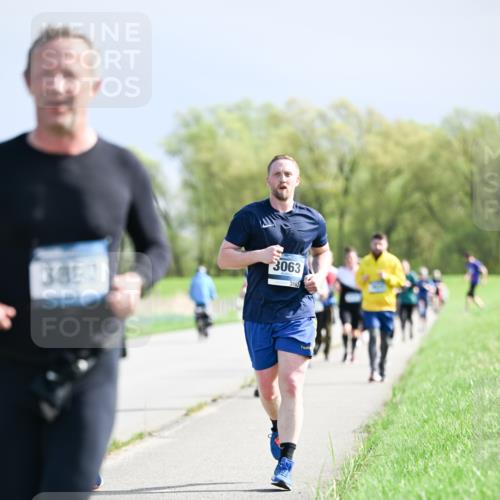 07.04.2024 - 43. Internationalen Wilhelmsburger Insellauf Dr. Thomas Lammeyer http://msf.ph/oto/6050749 07.04.2024 11:19:08 Laufen 3887, 3063, 3063 meine-sportfotos.de