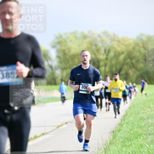 07.04.2024 - 43. Internationalen Wilhelmsburger Insellauf Dr. Thomas Lammeyer http://msf.ph/oto/6050750 07.04.2024 11:19:08 Laufen 3892, 300, 3063 meine-sportfotos.de