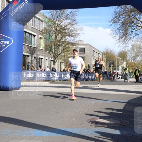 07.04.2024 - 43. Internationalen Wilhelmsburger Insellauf Strokosch-Dieckow http://msf.ph/oto/6050753 07.04.2024 11:16:59 Ziel 2368, 3688, 3829 meine-sportfotos.de