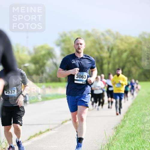 07.04.2024 - 43. Internationalen Wilhelmsburger Insellauf Dr. Thomas Lammeyer http://msf.ph/oto/6050755 07.04.2024 11:19:08 Laufen 2537, 3063, 3063 meine-sportfotos.de
