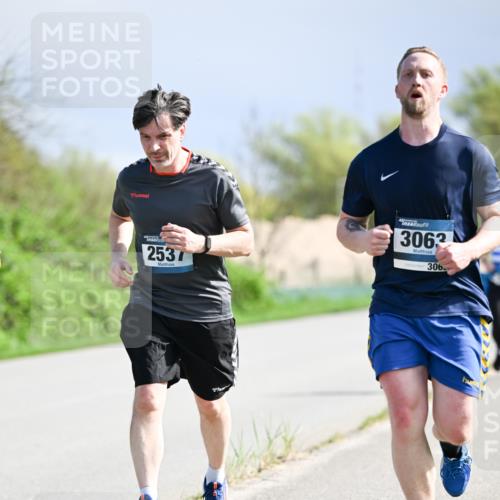07.04.2024 - 43. Internationalen Wilhelmsburger Insellauf Dr. Thomas Lammeyer http://msf.ph/oto/6050760 07.04.2024 11:19:10 Laufen 2537, 3063, 306 meine-sportfotos.de