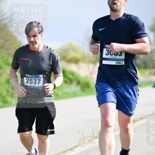 07.04.2024 - 43. Internationalen Wilhelmsburger Insellauf Dr. Thomas Lammeyer http://msf.ph/oto/6050763 07.04.2024 11:19:10 Laufen 2537, 3003, 3063 meine-sportfotos.de