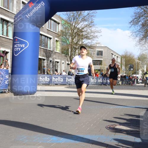 07.04.2024 - 43. Internationalen Wilhelmsburger Insellauf Strokosch-Dieckow http://msf.ph/oto/6050773 07.04.2024 11:16:59 Ziel 2368, 3688, 3829 meine-sportfotos.de