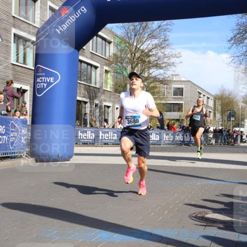 07.04.2024 - 43. Internationalen Wilhelmsburger Insellauf Strokosch-Dieckow http://msf.ph/oto/6050782 07.04.2024 11:16:59 Ziel 2368, 3688, 3829 meine-sportfotos.de