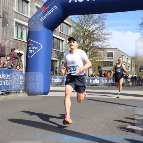 07.04.2024 - 43. Internationalen Wilhelmsburger Insellauf Strokosch-Dieckow http://msf.ph/oto/6050790 07.04.2024 11:16:59 Ziel 2368, 3688, 3829 meine-sportfotos.de