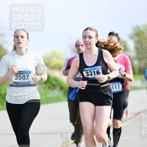 07.04.2024 - 43. Internationalen Wilhelmsburger Insellauf Dr. Thomas Lammeyer http://msf.ph/oto/6050804 07.04.2024 11:19:20 Laufen 3507, 3316, 117 meine-sportfotos.de