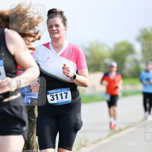 07.04.2024 - 43. Internationalen Wilhelmsburger Insellauf Dr. Thomas Lammeyer http://msf.ph/oto/6050811 07.04.2024 11:19:21 Laufen 3117 meine-sportfotos.de