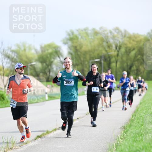 07.04.2024 - 43. Internationalen Wilhelmsburger Insellauf Dr. Thomas Lammeyer http://msf.ph/oto/6050816 07.04.2024 11:19:23 Laufen 247, 4247, 3951, 4134 meine-sportfotos.de