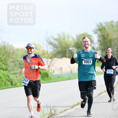 07.04.2024 - 43. Internationalen Wilhelmsburger Insellauf Dr. Thomas Lammeyer http://msf.ph/oto/6050824 07.04.2024 11:19:24 Laufen 247, 4247, 3951, 4134 meine-sportfotos.de