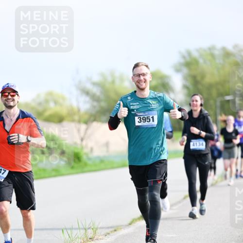 07.04.2024 - 43. Internationalen Wilhelmsburger Insellauf Dr. Thomas Lammeyer http://msf.ph/oto/6050826 07.04.2024 11:19:24 Laufen 47, 47, 3951, 4134 meine-sportfotos.de