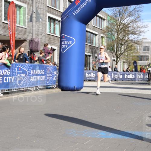 07.04.2024 - 43. Internationalen Wilhelmsburger Insellauf Strokosch-Dieckow http://msf.ph/oto/6050827 07.04.2024 11:16:55 Ziel 2368, 3688, 3829 meine-sportfotos.de