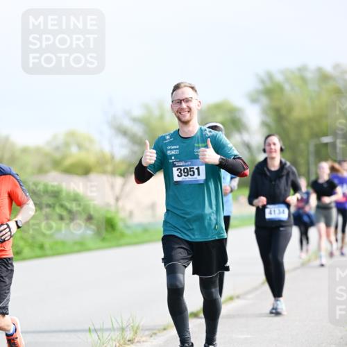 07.04.2024 - 43. Internationalen Wilhelmsburger Insellauf Dr. Thomas Lammeyer http://msf.ph/oto/6050829 07.04.2024 11:19:25 Laufen 3951, 4134 meine-sportfotos.de