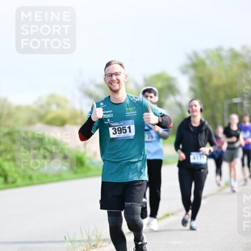 07.04.2024 - 43. Internationalen Wilhelmsburger Insellauf Dr. Thomas Lammeyer http://msf.ph/oto/6050831 07.04.2024 11:19:25 Laufen 3951 meine-sportfotos.de