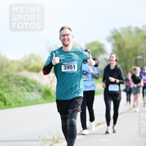 07.04.2024 - 43. Internationalen Wilhelmsburger Insellauf Dr. Thomas Lammeyer http://msf.ph/oto/6050832 07.04.2024 11:19:25 Laufen 3951, 4134 meine-sportfotos.de