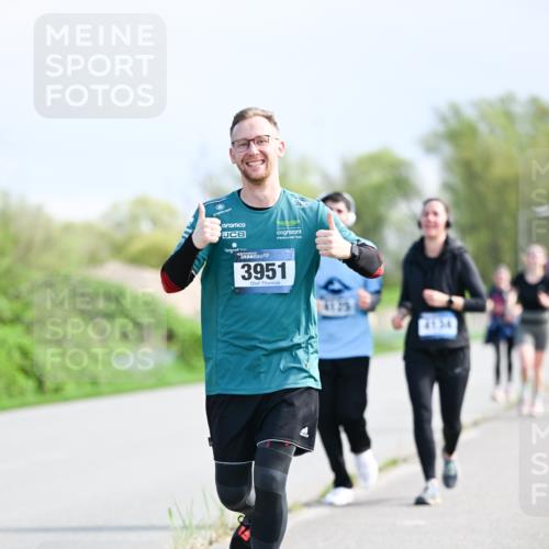 07.04.2024 - 43. Internationalen Wilhelmsburger Insellauf Dr. Thomas Lammeyer http://msf.ph/oto/6050833 07.04.2024 11:19:25 Laufen 3951, 4134 meine-sportfotos.de