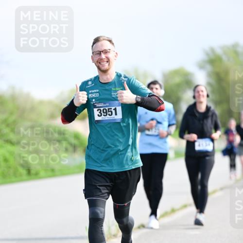 07.04.2024 - 43. Internationalen Wilhelmsburger Insellauf Dr. Thomas Lammeyer http://msf.ph/oto/6050835 07.04.2024 11:19:25 Laufen 3951 meine-sportfotos.de