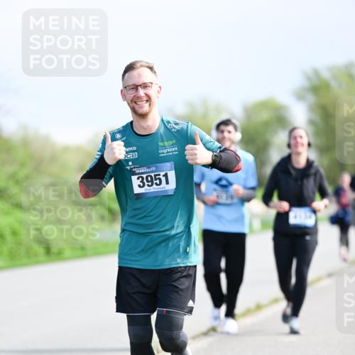 07.04.2024 - 43. Internationalen Wilhelmsburger Insellauf Dr. Thomas Lammeyer http://msf.ph/oto/6050836 07.04.2024 11:19:26 Laufen 0, 0, 3951 meine-sportfotos.de