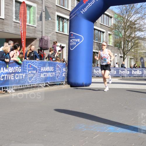 07.04.2024 - 43. Internationalen Wilhelmsburger Insellauf Strokosch-Dieckow http://msf.ph/oto/6050837 07.04.2024 11:16:56 Ziel 2368, 3688, 3829 meine-sportfotos.de
