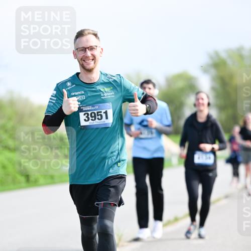 07.04.2024 - 43. Internationalen Wilhelmsburger Insellauf Dr. Thomas Lammeyer http://msf.ph/oto/6050838 07.04.2024 11:19:26 Laufen 3951 meine-sportfotos.de