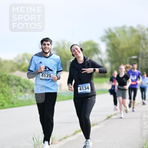 07.04.2024 - 43. Internationalen Wilhelmsburger Insellauf Dr. Thomas Lammeyer http://msf.ph/oto/6050843 07.04.2024 11:19:27 Laufen 4125, 4134 meine-sportfotos.de