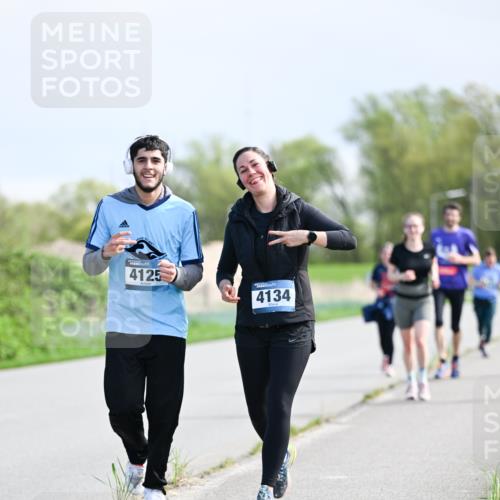 07.04.2024 - 43. Internationalen Wilhelmsburger Insellauf Dr. Thomas Lammeyer http://msf.ph/oto/6050844 07.04.2024 11:19:27 Laufen 4125, 4134 meine-sportfotos.de