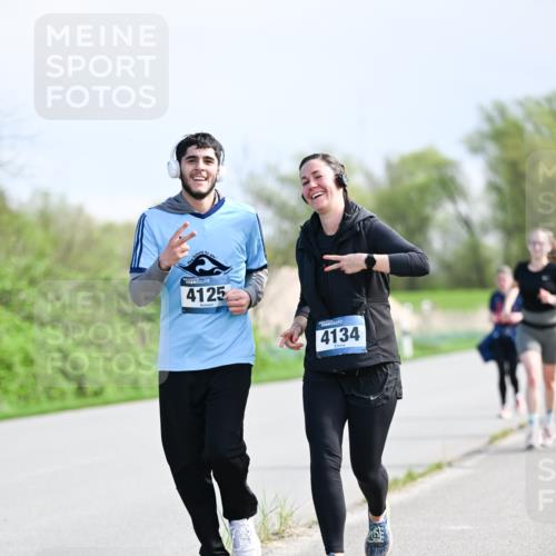 07.04.2024 - 43. Internationalen Wilhelmsburger Insellauf Dr. Thomas Lammeyer http://msf.ph/oto/6050845 07.04.2024 11:19:27 Laufen 4125, 4134 meine-sportfotos.de