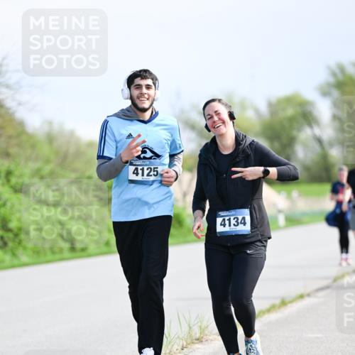 07.04.2024 - 43. Internationalen Wilhelmsburger Insellauf Dr. Thomas Lammeyer http://msf.ph/oto/6050847 07.04.2024 11:19:28 Laufen 4125, 4134 meine-sportfotos.de