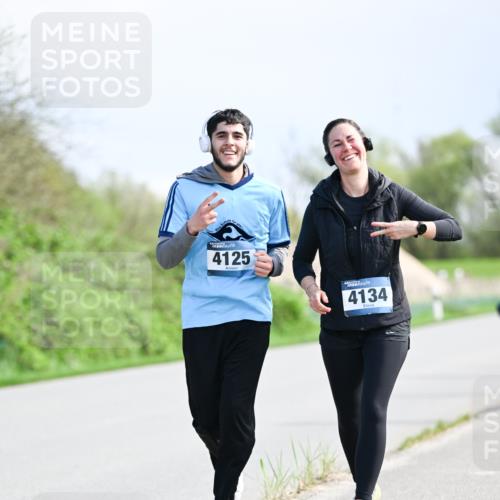 07.04.2024 - 43. Internationalen Wilhelmsburger Insellauf Dr. Thomas Lammeyer http://msf.ph/oto/6050848 07.04.2024 11:19:28 Laufen 4125, 4134 meine-sportfotos.de