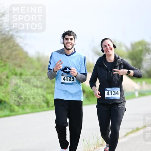 07.04.2024 - 43. Internationalen Wilhelmsburger Insellauf Dr. Thomas Lammeyer http://msf.ph/oto/6050849 07.04.2024 11:19:28 Laufen 4125, 4134 meine-sportfotos.de