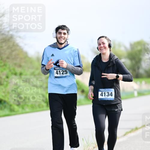 07.04.2024 - 43. Internationalen Wilhelmsburger Insellauf Dr. Thomas Lammeyer http://msf.ph/oto/6050850 07.04.2024 11:19:28 Laufen 4125, 4134 meine-sportfotos.de