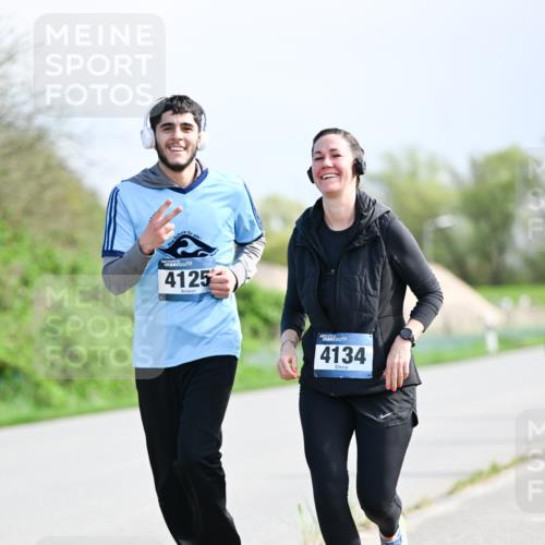 07.04.2024 - 43. Internationalen Wilhelmsburger Insellauf Dr. Thomas Lammeyer http://msf.ph/oto/6050852 07.04.2024 11:19:28 Laufen 4125, 4134 meine-sportfotos.de